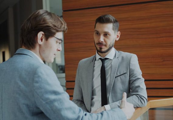 從滾下去到簽下去的談判技巧:新手業務必學的逆轉勝實戰攻略