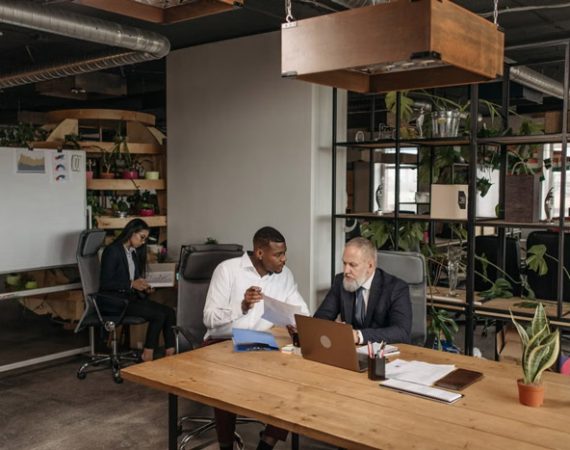 Unlocking Phygital: A Guide to Dual-Channel Strategy in the New Retail Era